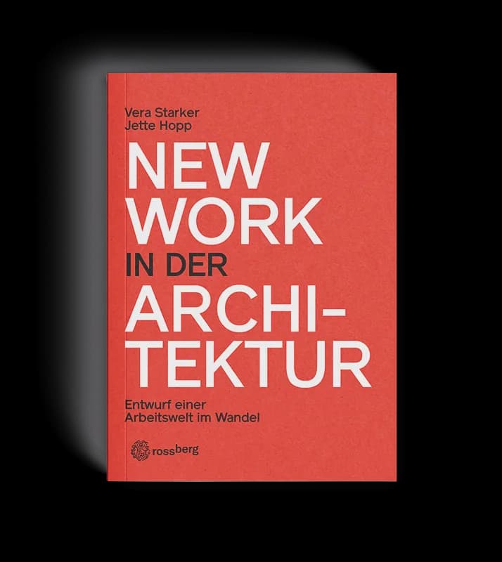 Buchumschlag des Buchsatzes „New Work in der Architektur“: kraftvolle weiße Groteskschrift auf knalligem Korallenrot, sachlich-modern