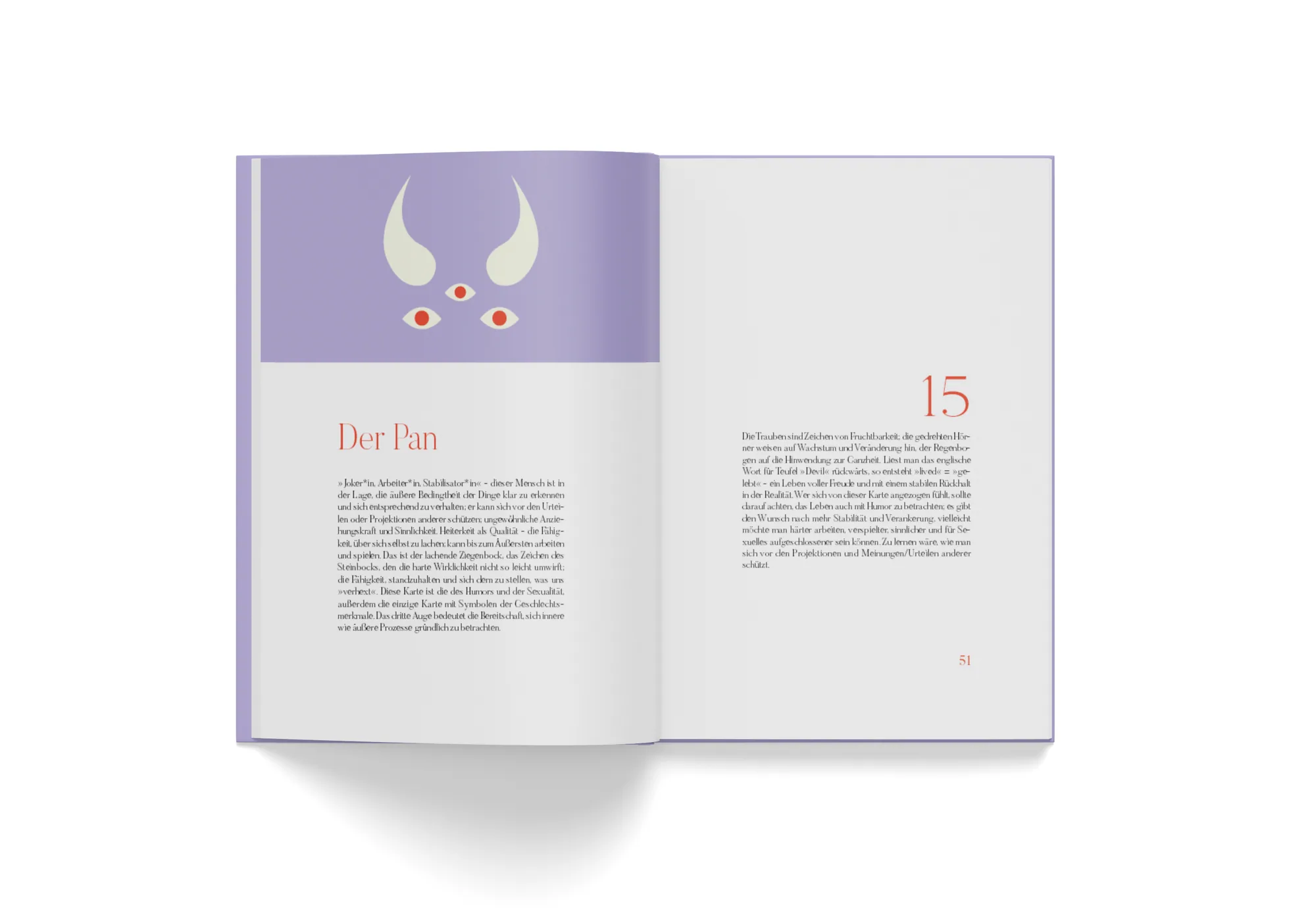 Doppelseite des Tarot-Guides „Handbuch Crowley Tarot“: Kapitel „Der Pan“ mit gehörntem Symbol auf Violett, mystische Serifentypografie