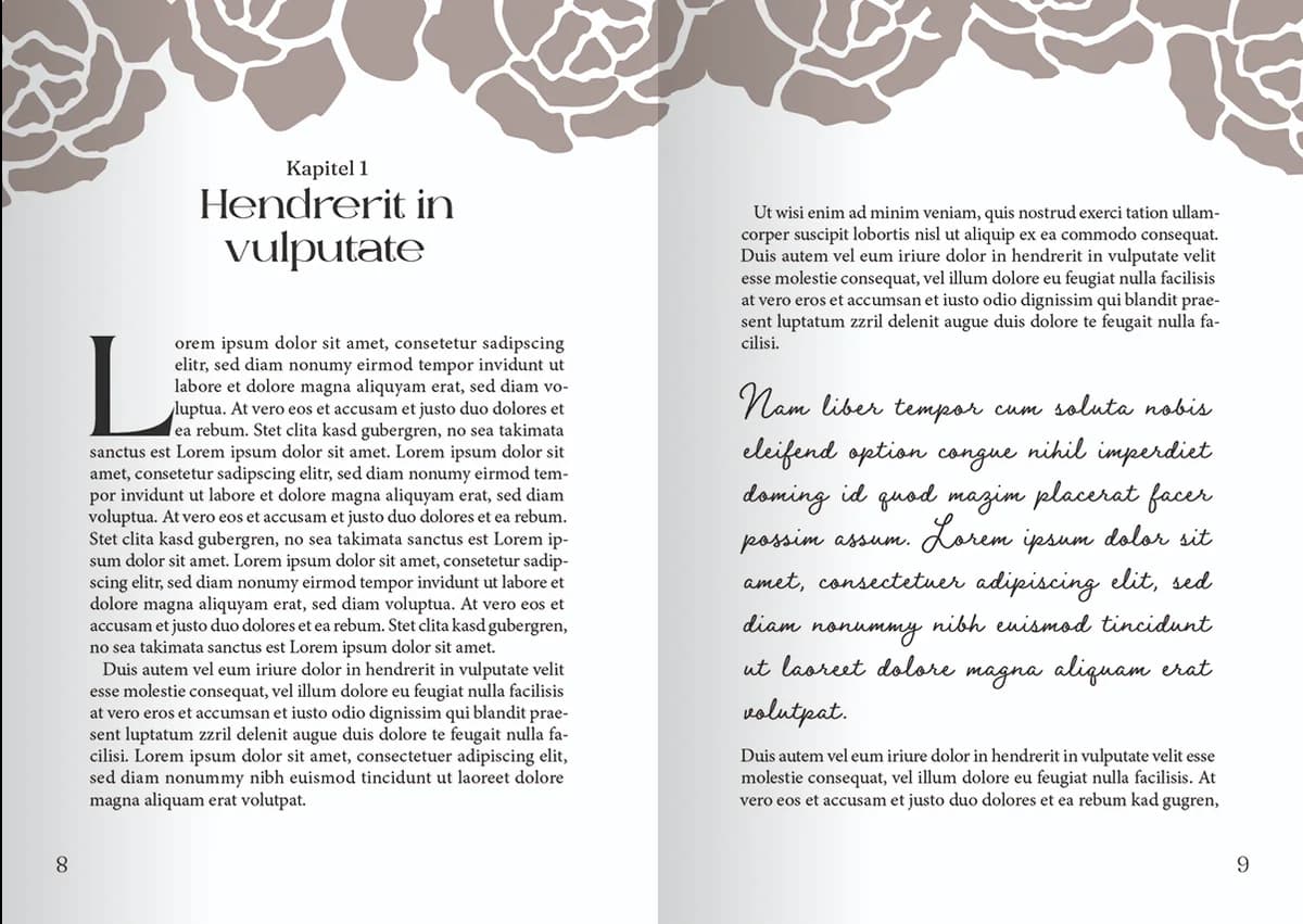 Buchsatz-Beispiel Seitenmagie: aufgeschlagene Doppelseite mit floraler Kapitelzierde und aufwendigem Layout
