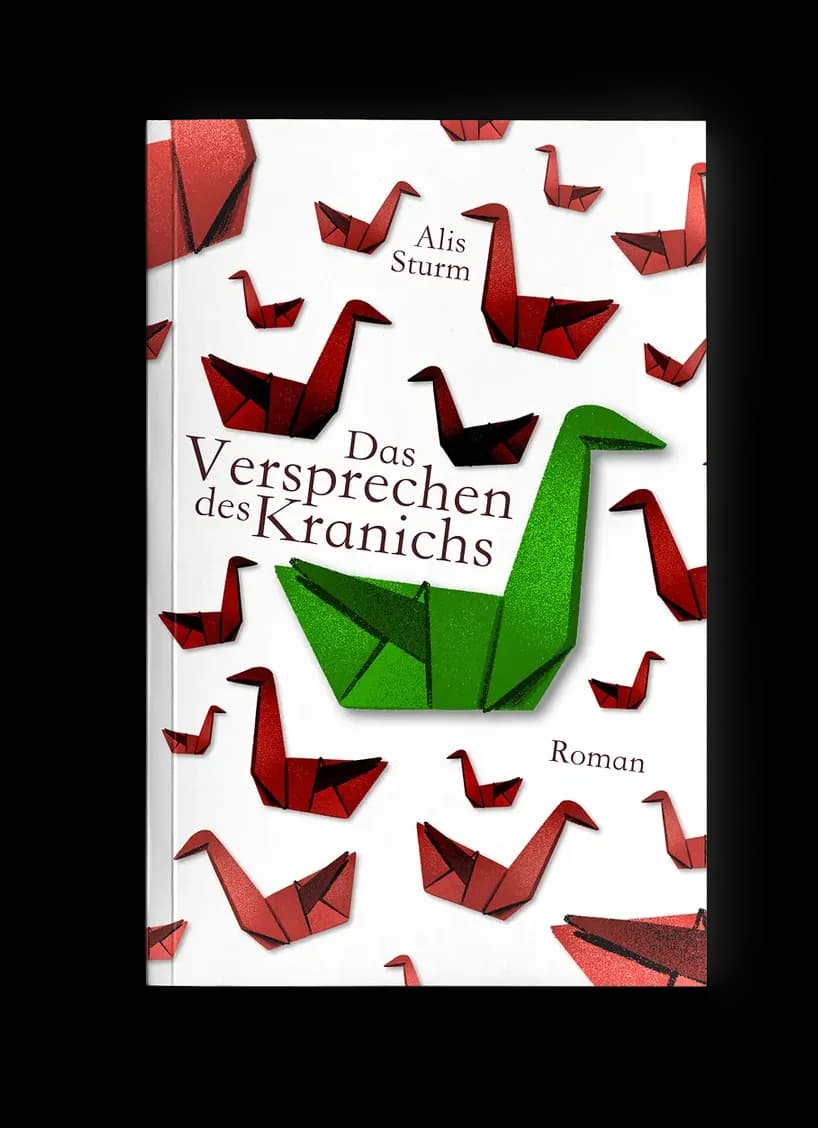 Roman-Cover „Das Versprechen des Kranichs“: ein grüner Origamikranich inmitten vieler roter Papierkraniche auf weißem Grund, klar-grafische Ruhe in Rot und Grün