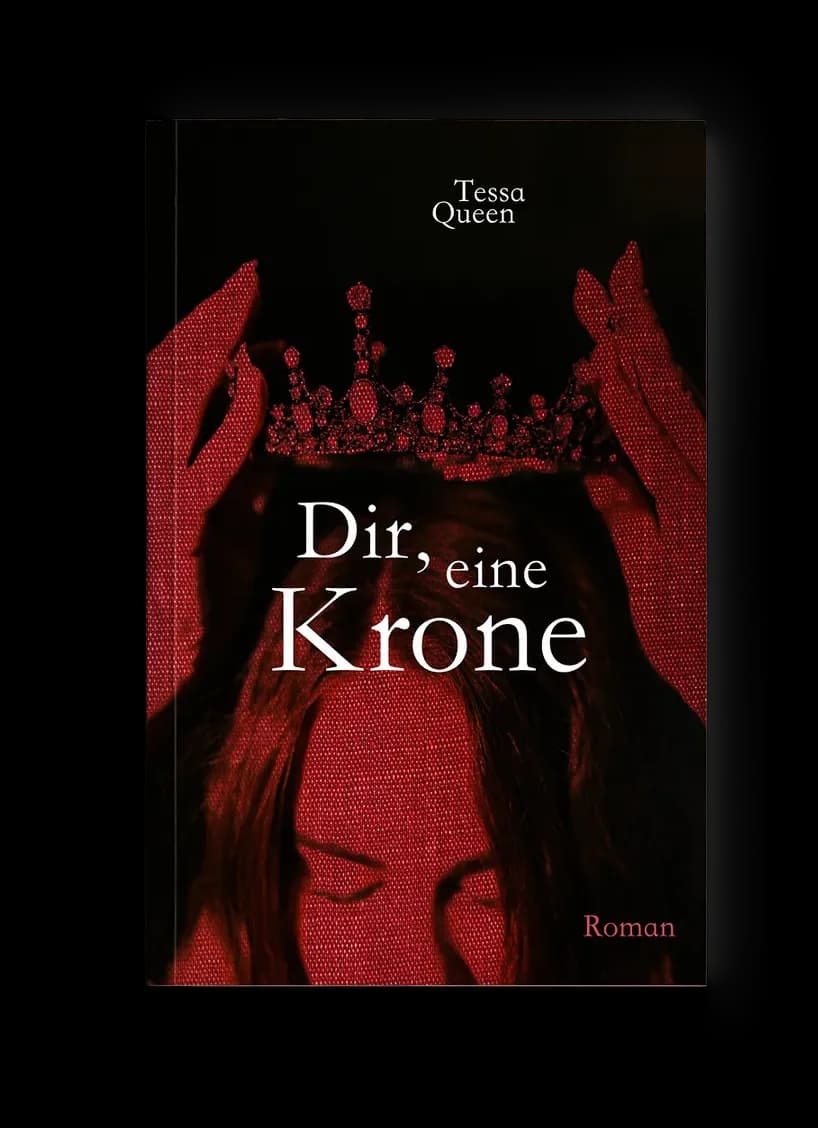 Krimi-Cover „Dir, eine Krone“: Hände setzen einer Frau eine Diadem-Krone auf, blutrot beleuchtetes Gesicht vor tiefem Schwarz, bedrohlich-elegant